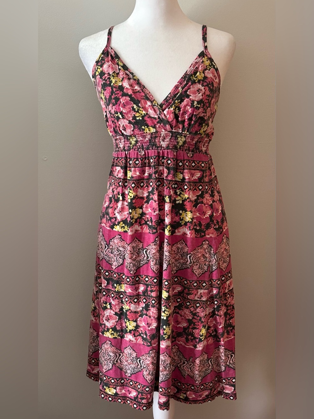 Beautiful Vintage Pink Floral Essential Stylish Beach Vacation Dress- Women’s - Picture 3 of 5